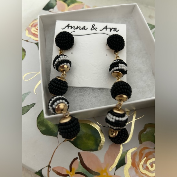 ❄️5/$25 Anna and Ava Statement Earrings NIB! - Picture 3 of 4